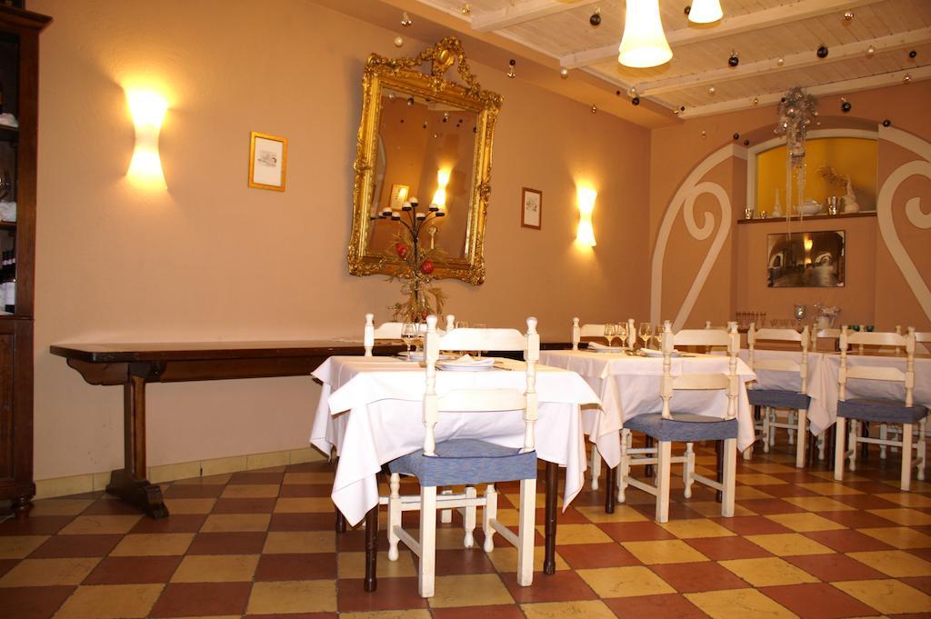 Hotel Porta Santa Maria Busca Екстер'єр фото