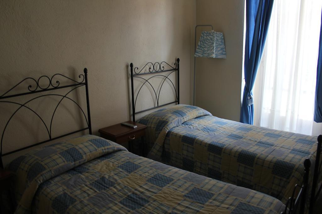 Hotel Porta Santa Maria Busca Номер фото