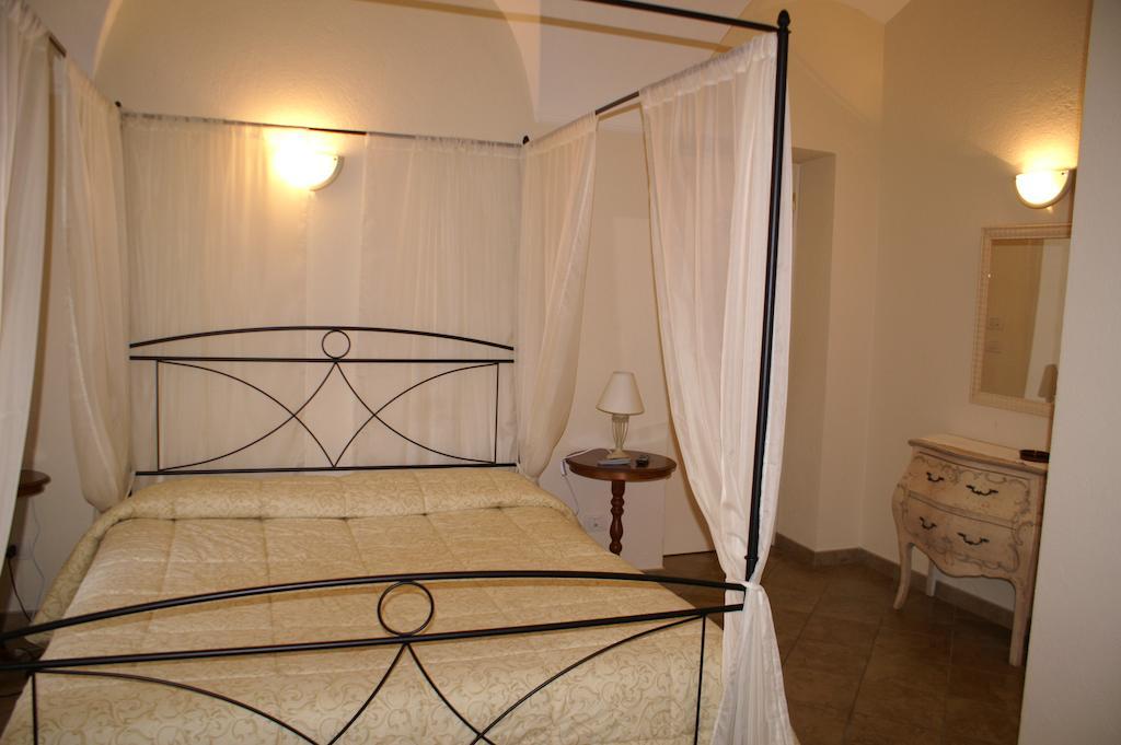 Hotel Porta Santa Maria Busca Номер фото